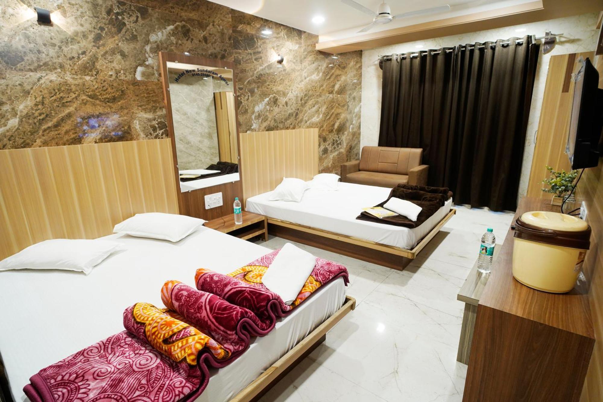 Hotel New Sundaram 150 Mtrs From Dargah Аджмер Екстериор снимка