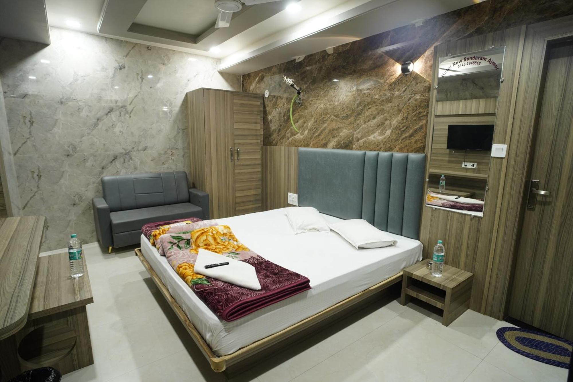 Hotel New Sundaram 150 Mtrs From Dargah Аджмер Екстериор снимка
